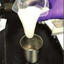 Fluido hidráulico de fracturação hidráulica não químico com baixa biodegradabilidade e baixa corrosão garantida